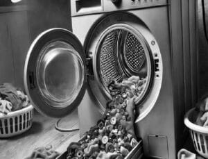 Herkesin banyosundaki o ‘karadelik’: Çamaşır makinesinde yıkanırken kaybolan çoraplar nereye gidiyor?