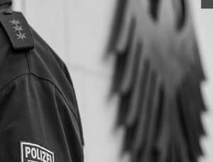 Almanya, Suriyelilerin iltica başvurularını dondurdu