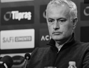 Fenerbahçe Teknik Direktörü Mourinho: Hak edenin kaybettiği maçtı