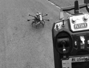 Sivaslı lise öğrencileri örümcek drone geliştirdi: Hem uçuyor hem de engebeli arazide yürüyebiliyor