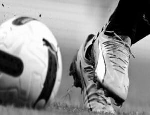 Yıllardır mali krizle mücadele ediyordu: Futbol efsanesi dev kulüp küme düşürüldü, taraftar şaşkın