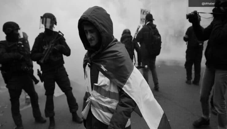 Zor günler tekrar başlıyor: Fransa’da 200 bin kişi Macron’un istifası için sokaklara çıktı