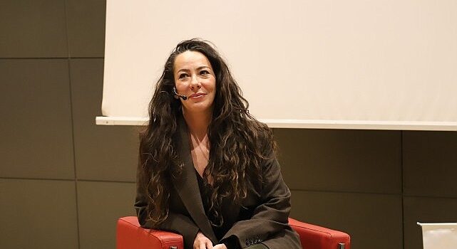 Oyuncu Zeynep Özyağcılar ile 8 Mart’a özel söyleşi!