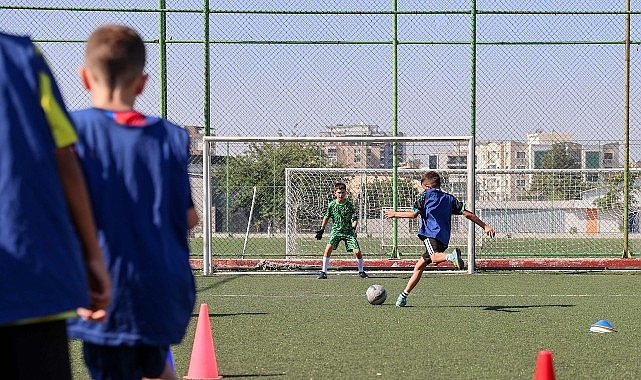 Buca’da yaz tatili futbolla renkleniyor